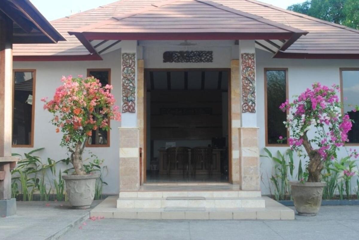 Lombok Beach Hotel Montongbuwoh Bagian luar foto