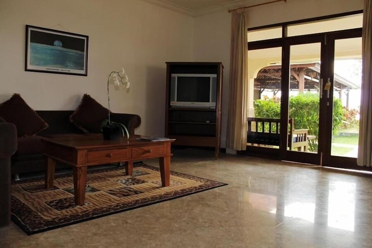 Lombok Beach Hotel Montongbuwoh Bagian luar foto