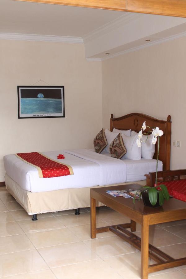 Lombok Beach Hotel Montongbuwoh Bagian luar foto