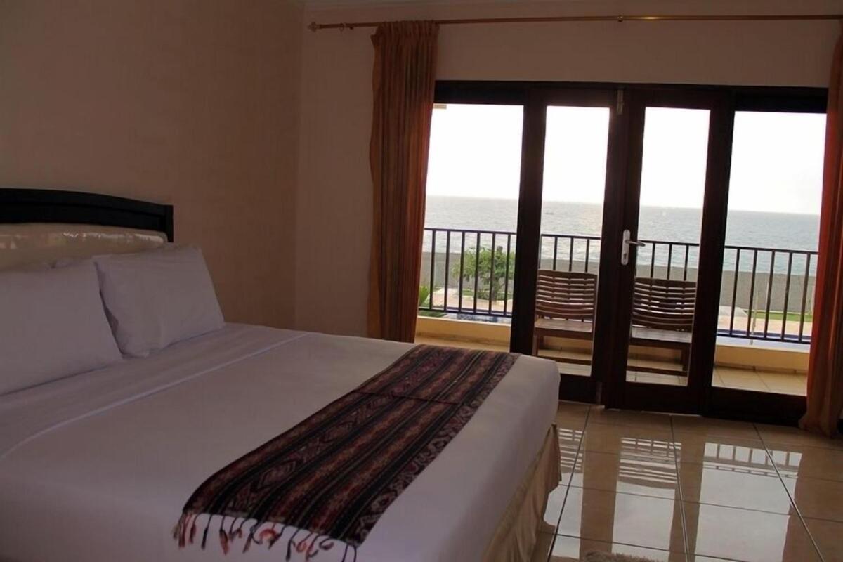 Lombok Beach Hotel Montongbuwoh Bagian luar foto