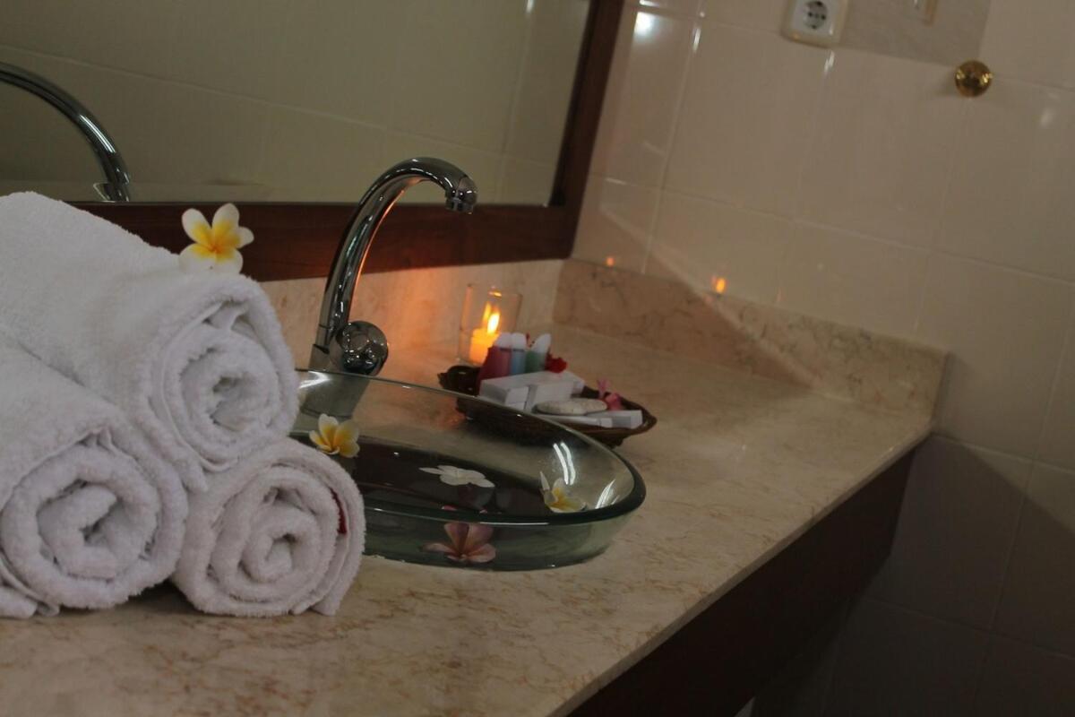 Lombok Beach Hotel Montongbuwoh Bagian luar foto